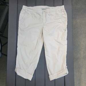 Woolrich womens size 16 hiking cargo Capri pants tan
